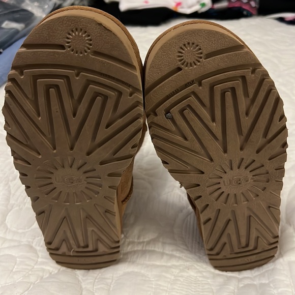 Ugg short boot with bow women’s 8 - Picture 5 of 5